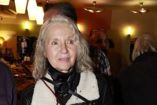 Irena Obermannová varuje občany, aby si neplatili důchodové pojištění. Rozčílená na stát se svlékla do ručníku