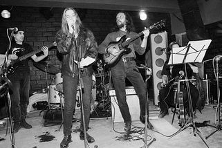 Režim je nenáviděl, lidé milovali. Které undergroundové kapely se vzpíraly (nejen) hudbou? Pamatujete?