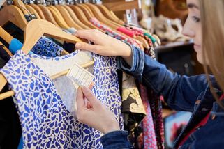 „Málem jsem vypěnila." Lucie nosí oblečení ze sekáče, rodina a známí se jí vysmáli