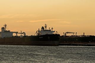 USA oficiálně začaly prodávat venezuelskou ropu - Novinky