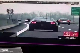 Řidič Mustangu na slovenské dálnici překročil rychlost o 104 kilometrů v hodině - Novinky