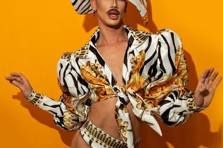 Chodit víc „jako chlap“: Teplá chůze je fenomén, který z obyčejného pohybu dělá téma identity