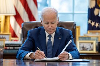 Spojenci kritizují Bidenovu novou pomoc Kyjevu. Rusko mluví o aktu zoufalství - Seznam Zprávy