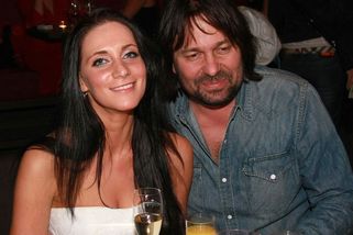 Andreu Pomeje nazývali roky zlatokopkou. Přitom žila s mužem, který neměl ledničku a spal na zemi - Médium.cz