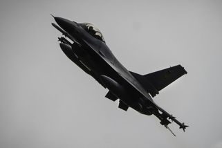 Kvůli masivnímu ruskému útoku musely do vzduchu stíhačky NATO - Novinky