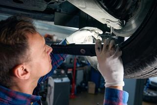 Kolik si může v Česku vydělat automechanik? - Portál řidiče