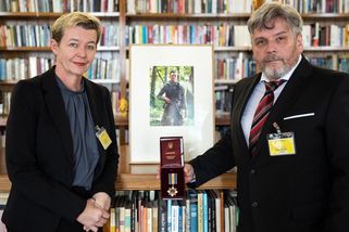 „Hrdinové neumírají.“ Rodiče padlého Čecha převzali vyznamenání od Zelenského - Seznam Zprávy