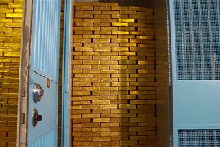 Cena zlata kvůli spekulacím o jmenování nového šéfa Fedu klesla pod 5000 dolarů - Seznam Zprávy