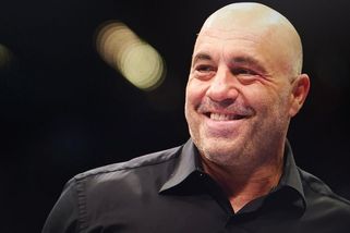 „Narušený, šílený.“ Nejpopulárnější podcaster zanevřel na Trumpa - Seznam Zprávy