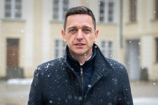 Hlasování o nedůvěře je jen symbol. Řešení by mohla přinést úřednická vláda, říká Grolich k české politické situaci