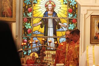 Pravoslavná církev zničila chrám na Olšanech. Ukraden byl i vzácný svícen