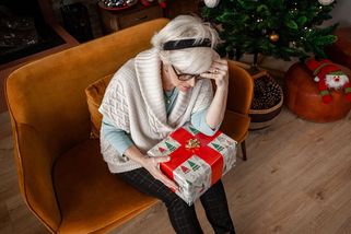 Zůstala jsem sama na Vánoce! Dcery mě nepozvaly ani za mnou nepřišly. Pořád jenom brečím