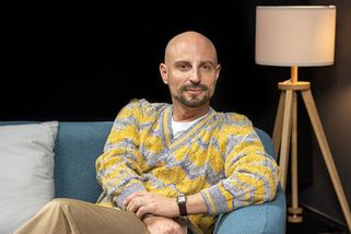 Češi nikdy neměli vkus, nemáme to v genech. Pořád je to tu buranov a 90. léta, říká stylista Vaněk | FACE TO FACE