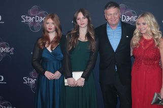 Michal Dlouhý vzal do společnosti všechny své ženy: Nechyběla manželka, pohledné dcery aby doma zamykal na petlici - Super.cz