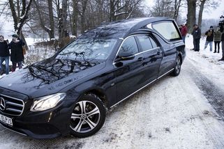 Rodina uložila do hrobky ostatky Schwarzenberga. V den, kdy by měl narozeniny - Seznam Zprávy