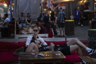 Když jdou do baru, provází je pocit viny. Jak se žije mladým Ukrajincům - Seznam Zprávy