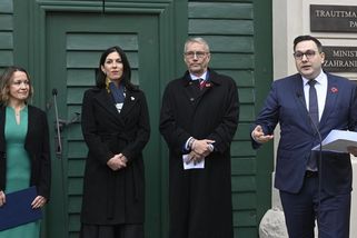 Pekarová Adamová s Lipavským s pompou otevřeli Diplomatickou akademii: Aby si Lipánek dodělal školu, vtipkují lidé - Super.cz