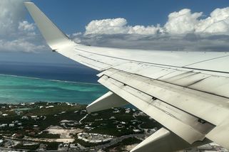 Turisté prožili noční můru kvůli zpožděnému letu. V zemi třetího světa je vyhnali na ulici jako psy - Novinky