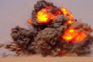 Polygon pro odpalování raket Orešnik v ohni. Ukraj...