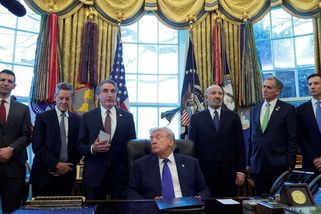 Trump nařídil vytvořit rezervu strategických nerostů, aby USA nebyly závislé na Číně - Novinky