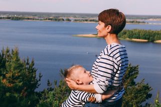 „Když nepřijedeš na šedesátiny, nemáme se o o čem bavit.“ Proč se Marcela bojí návratu domů