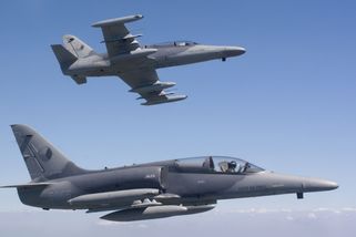 Český paradox L-159: V hangáru prach, v politice stopka. Co se děje s českými letadly