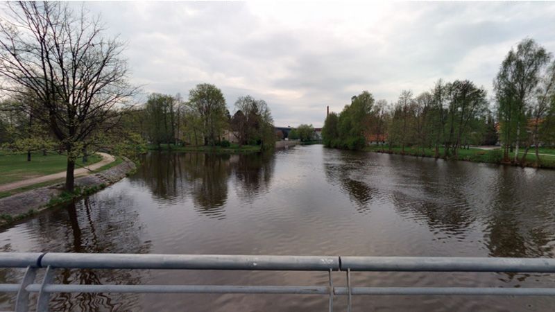 Muž uklouzl na mokrém listí a spadl do soutoku Malše a Vltavy. Utonul - Novinky