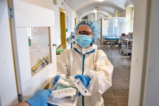 Šéf doktorů: Zažíváme peklo, které bude trvat týdny. Závidím Rakousku - Seznam Zprávy