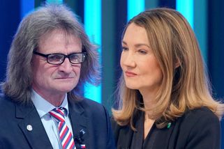 „Milé slečny a poslankyně.“ Ševčík nadzvedl sněmovní kolegyně, Svárovská mu dala kurz etikety