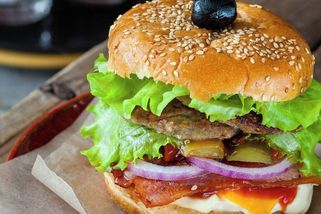 Obědy končí v koši, děti v supermarketu. Proč dnešní generace pohrdá školní jídelnou? - Médium.cz