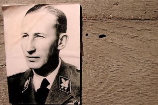 Proč bychom nikdy neměli věřit článkům o „lidské tváři“ Reinharda Heydricha - Médium.cz