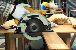 Kutilové s dílnou si budou muset připlatit za výrazně dražší elektřinu