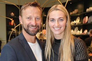 Petru Kvitovou a novorozeného synka si pyšný Vaněk odvezl domů: Pocity štěstí a lásky manželům září z očí - Super.cz