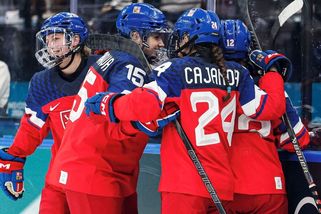 Druhá prohra, první bod. Hokejistky podlehly Švýcarsku 3:4 po nájezdech - Seznam Zprávy