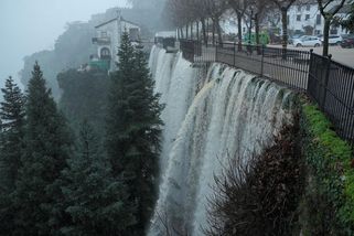 Silnice ve Španělsku se změnily v řeky a svahy ve vodopády - Novinky