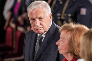 Macinka ve střetu s Pavlem v SMSgate využívá „klausismu“ z Devadesátek - Médium.cz