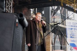 Jde proti nám mainstream, hřímali vládní politici na manifestaci odborářů - Seznam Zprávy