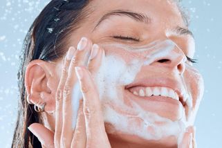 Nejšpinavější místa na těle: Přehlížená zákoutí, která bacily a plísně milují ze všeho nejvíc - Proženy.cz