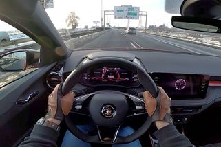 Nový ministr dopravy znovu připomíná, že elektromobily by za dálnice měly platit stejně, jako auta se spalovacím motorem