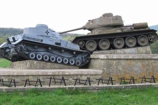 Dukla bez svatozáře: brutální masakr, při němž i Čechoslováci stříleli do svých prchajících - Médium.cz