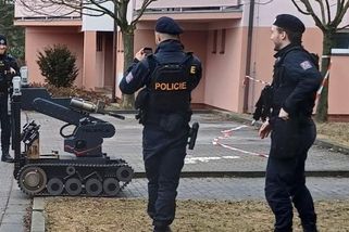 Policejní manévry v Budějovicích. Obyvatele domu vyděsil psací stroj - Novinky