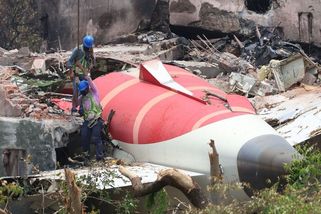 Chyba, nebo záměr pilota? Vyšetřovatelé katastrofy v Indii spějí k závěru - Seznam Zprávy