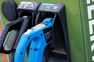 Bednárik: Elektroauta mají platit za dálniční známku stejně jako ostatní - Seznam Zprávy