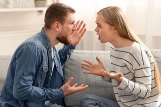 Muž se mnou nemluví kvůli volbám! Takové hádky ubližují stejně jako nevěra, varuje odborník - Proženy.cz