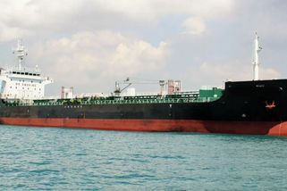 Indie zadržela tři tankery z íránské stínové flotily - Novinky