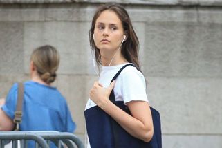 Byla poslední, kdo mluvil s Epsteinem. Karině se slovenským pasem odkázal pohádkové jmění - Novinky