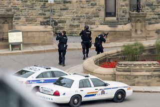 Deset mrtvých a desítky zraněných po střelbě na západě Kanady - Novinky