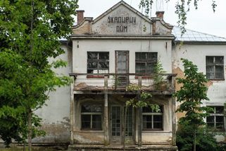 Zchátralý dům autora české hymny zdemolují. Kraj roky sliboval, že ho opraví - Seznam Zprávy