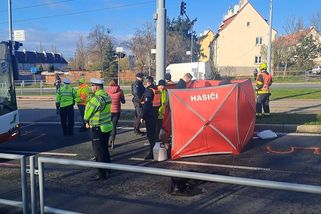 Autobus MHD srazil v Plzni na přechodu muže, ten na místě zemřel - Novinky