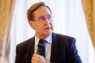 Bývalý ministr Arenberger končí jako šéf kožní kliniky na Vinohradech - Seznam Zprávy